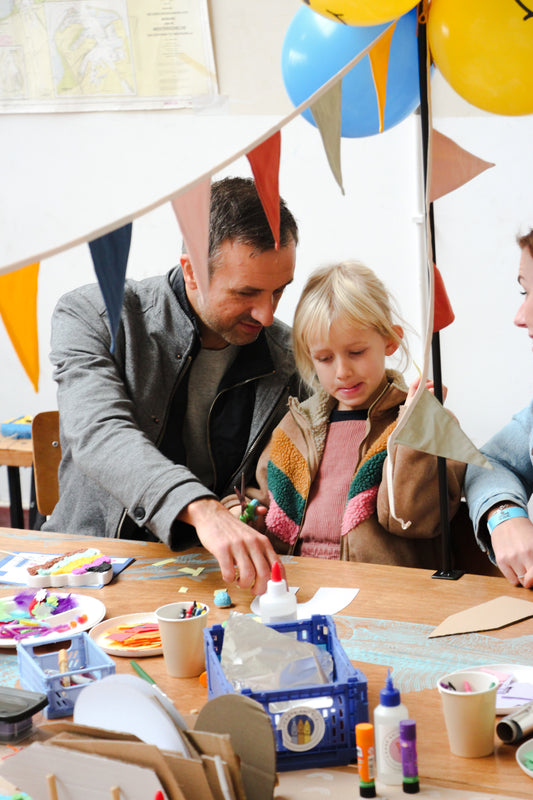 29/04  DUO- WORKSHOP: EEN VERWENPAKKET KNUTSELEN : (14u -15u)